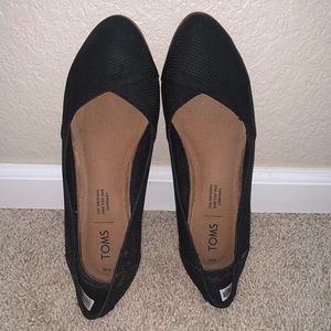 Tons black flats